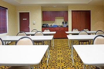 Holiday Inn Express Hotel & Suites Slave Lake