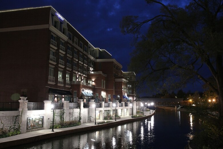 Hotel Indigo Naperville Riverwalk