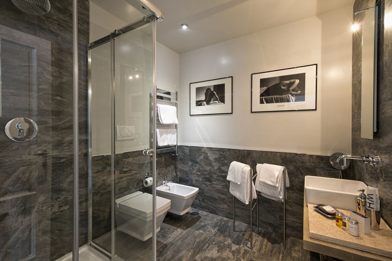 Hotel The Independent Suites