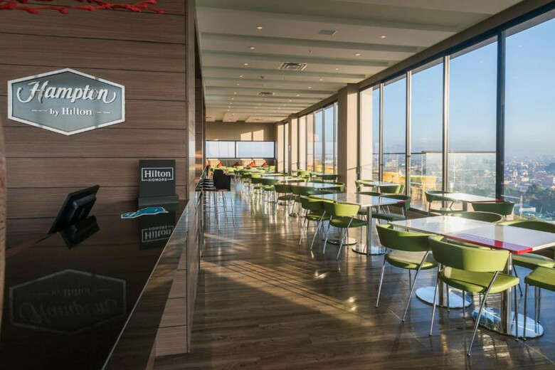 Hotel Hampton By Hilton Bogot Airport