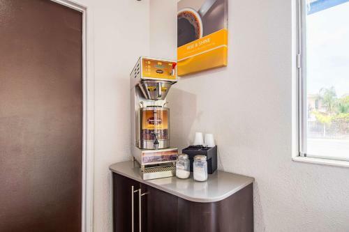 Hotel Motel 6 Bakersfield Airport