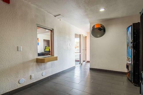 Hotel Motel 6 Bakersfield Airport