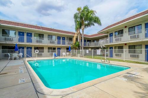 Hotel Motel 6 Bakersfield Airport