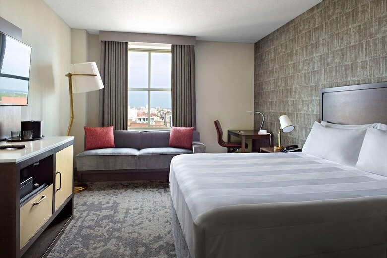 Renaissance St. Louis Grand & Suites Hotel