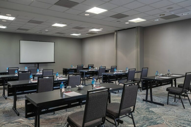 Renaissance St. Louis Grand & Suites Hotel