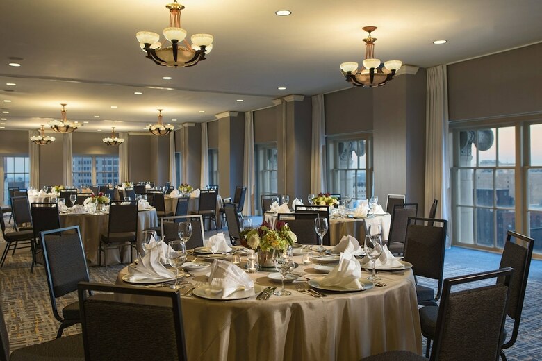 Renaissance St. Louis Grand & Suites Hotel