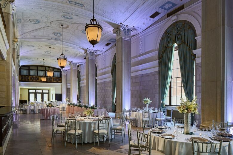 Renaissance St. Louis Grand & Suites Hotel