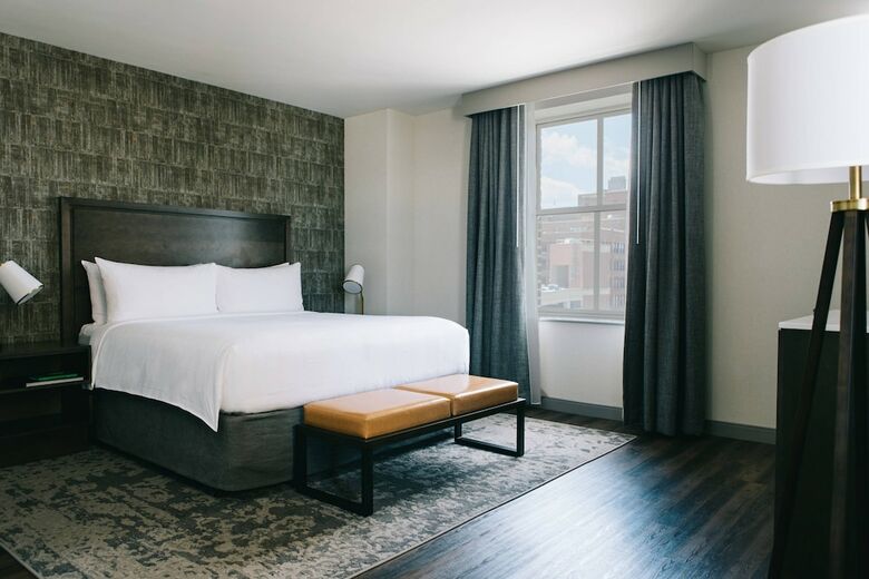 Renaissance St. Louis Grand & Suites Hotel