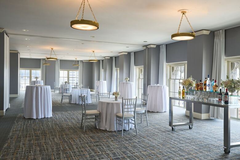 Renaissance St. Louis Grand & Suites Hotel