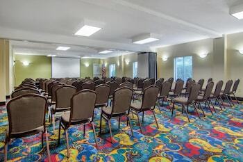 Holiday Inn Express Hotel & Suites Canton