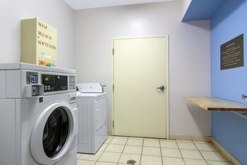 Holiday Inn Express Hotel & Suites Canton