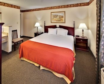 Holiday Inn Express Hotel & Suites Watertown