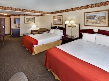 Holiday Inn Express Hotel & Suites Watertown