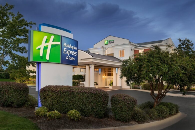 Holiday Inn Express Hotel & Suites Auburn