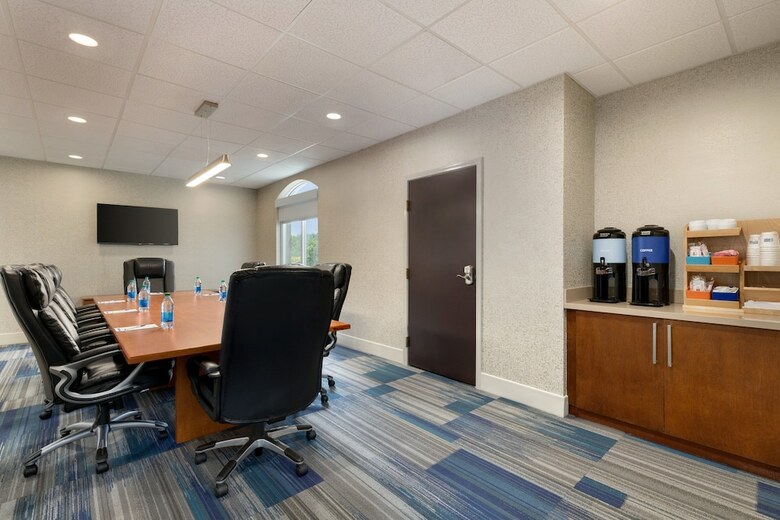 Holiday Inn Express Hotel & Suites Auburn