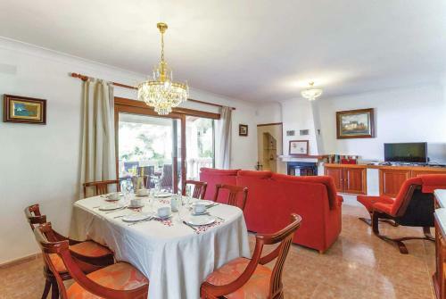 Manresa Villa Sleeps 8 Air Con Wifi