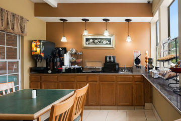Ramada Limited Chattanooga Hot