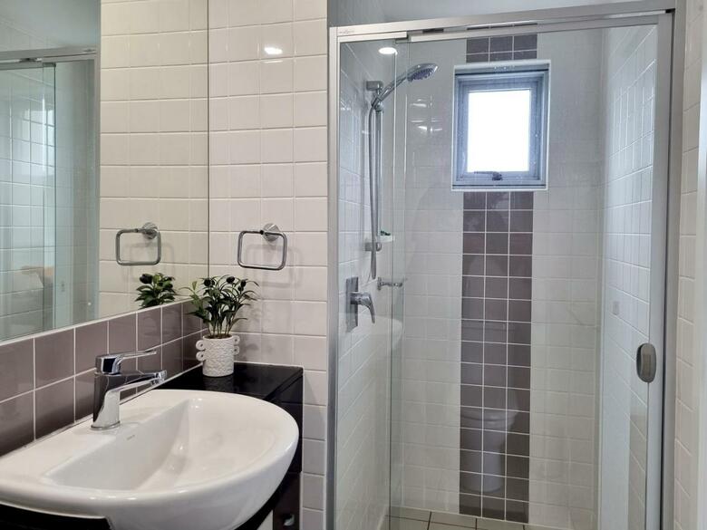 Hotel Pumicestone Blue