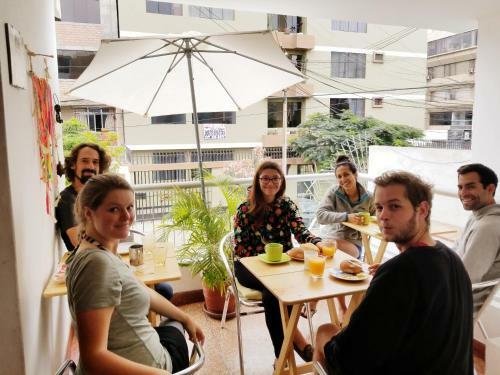 Hostal Malu House For Travelers And Backpackers