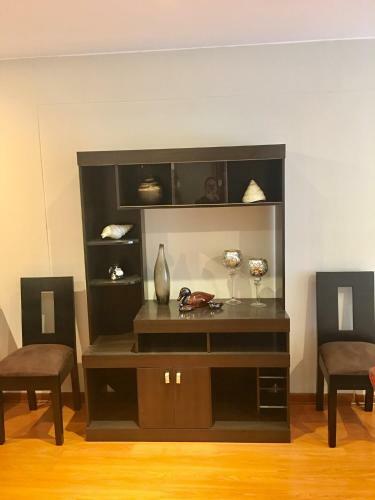 Apartamento Luminoso, Sobrio Y Seguro