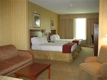 Holiday Inn Express Hotel & Suites Woodbridge