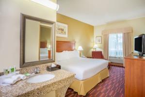 Holiday Inn Express Hotel & Suites Woodbridge