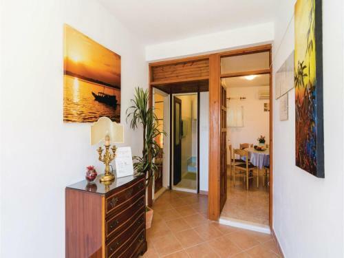 Six-bedroom Holiday Home In Cavtat