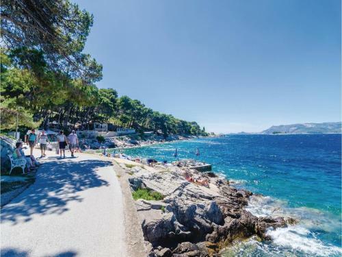 Six-bedroom Holiday Home In Cavtat