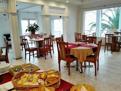 Hostal Del Lago Hotel