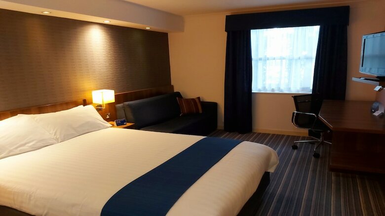 Hotel Express By Holiday Inn Leeds-east
