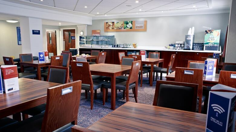 Hotel Express By Holiday Inn Leeds-east