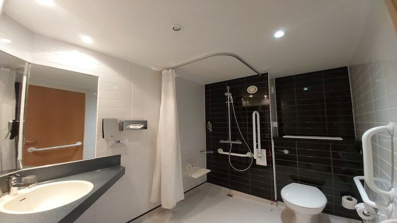 Hotel Express By Holiday Inn Leeds-east