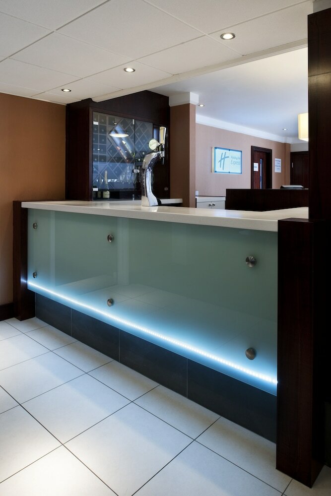 Hotel Express By Holiday Inn Leeds-east