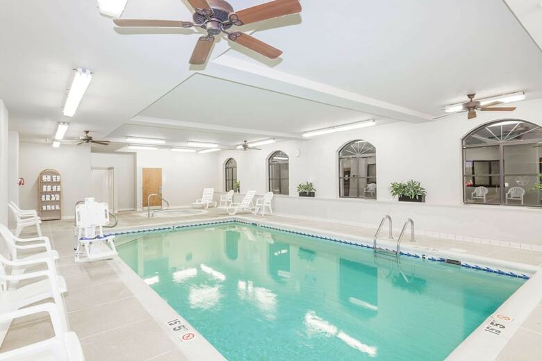 Hotel Baymont Inn And Suites Ashevil