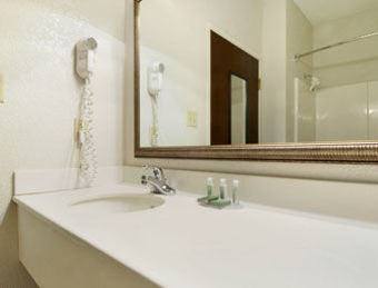 Hotel Baymont Inn And Suites Elizabe