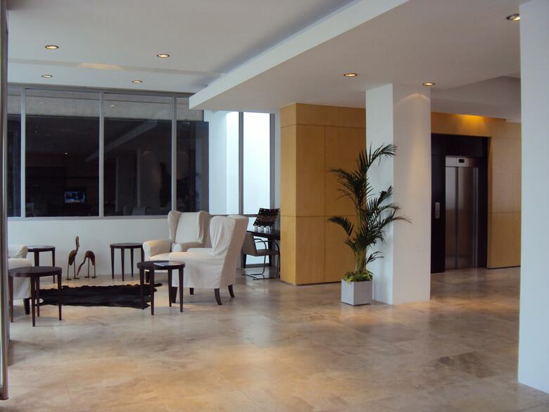 Elegance Hotel