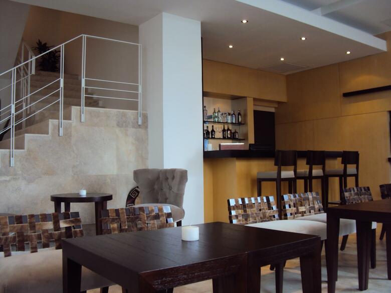 Elegance Hotel