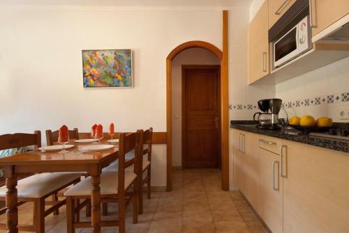 Cala San Vicente Villa Sleeps 4 Pool T184178