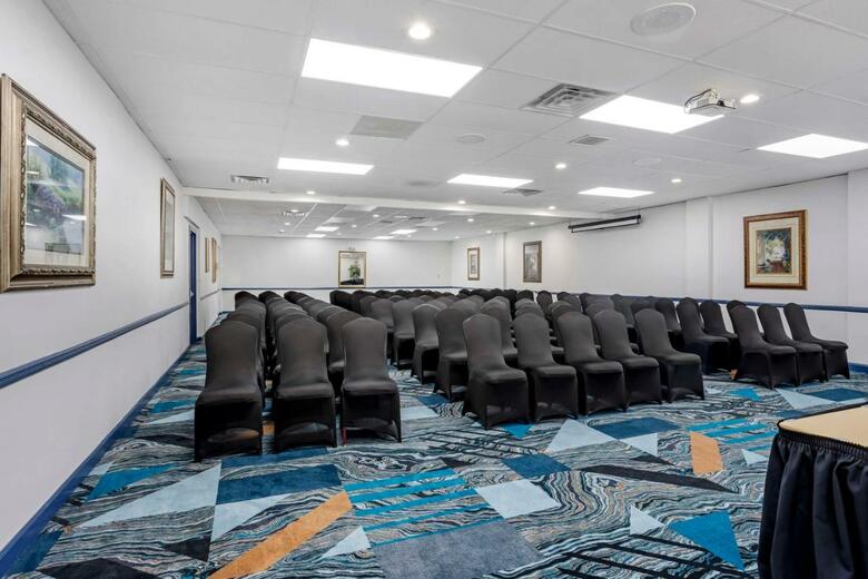 Days Hotel Conference Center East Brunswick