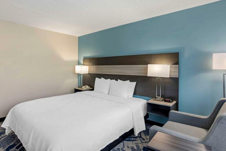 Days Hotel Conference Center East Brunswick