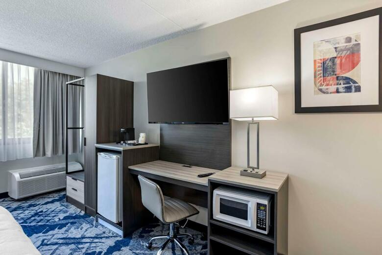 Days Hotel Conference Center East Brunswick