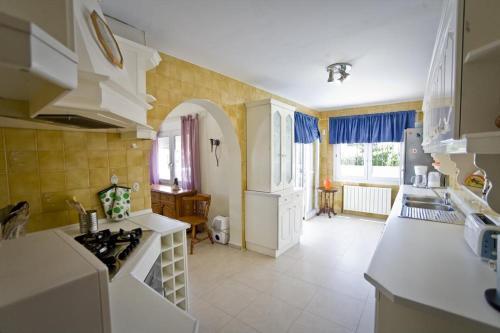 Altea Villa Sleeps 8 Pool Air Con Wifi