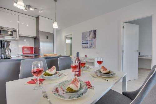 Modern 2 Bedroomed Apartment Los Cristianos Center