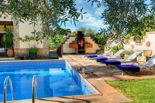 Arriate Villa Sleeps 8
