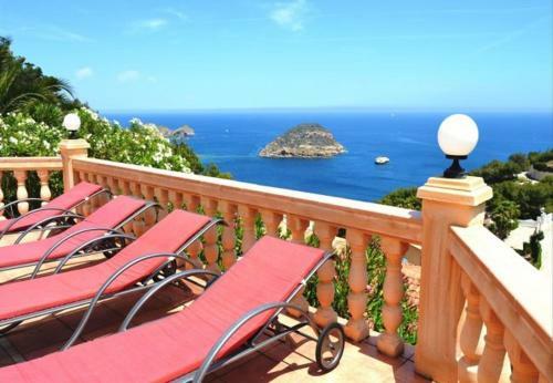 Xabia Chalet Sleeps 8 Pool