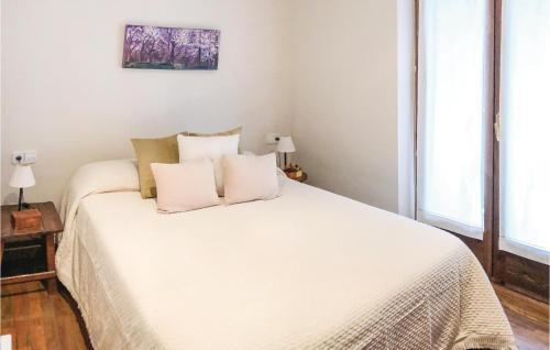 Three-bedroom Apartment In Bellver De Cerdanya