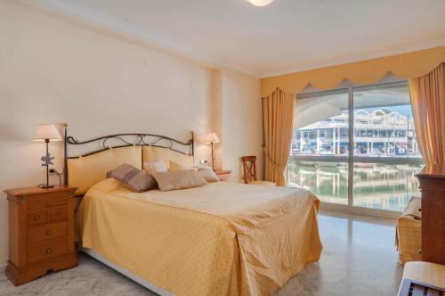 Apartamento Benalmadena Harbour 2br W/ Rooftop Pool