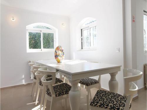 Four-bedroom Holiday Home In Benidoleig