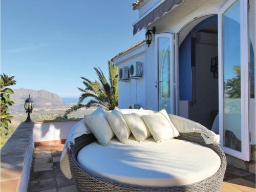 Four-bedroom Holiday Home In Benidoleig