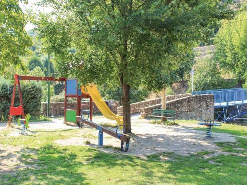 Two-bedroom Apartment In Cabezuela Del Valle